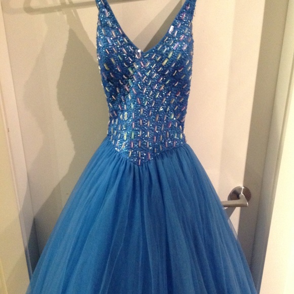 GORGEOUS GOWN M FIT- ⭐️ 1 OF A KIND - Picture 3 of 9